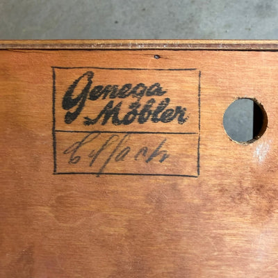 
                  
                    Vintage teak wandkastje afgerond - LOUI
                  
                