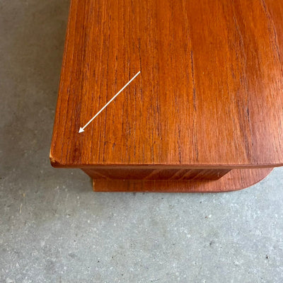 
                  
                    Vintage teak wandkastje afgerond - LOUI
                  
                
