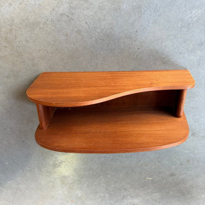 
                  
                    Vintage teak wandkastje afgerond - LOUI
                  
                