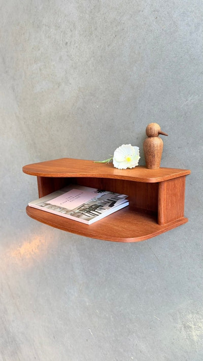 
                  
                    Vintage teak wandkastje afgerond - LOUI
                  
                
