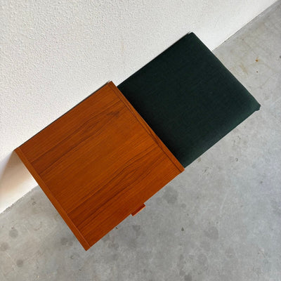 
                  
                    Vintage telefoonbankje teak met kussen - LOUI.STORE
                  
                