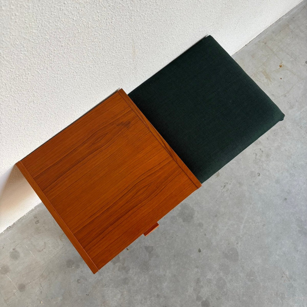 
                  
                    Vintage telefoonbankje teak met kussen - LOUI.STORE
                  
                