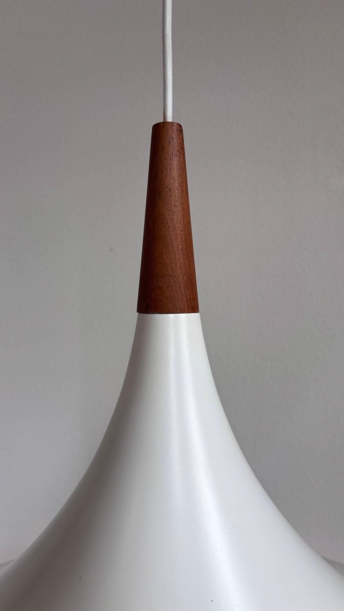 
                  
                    Vintage trompet lamp met teak - LOUI.STORE
                  
                