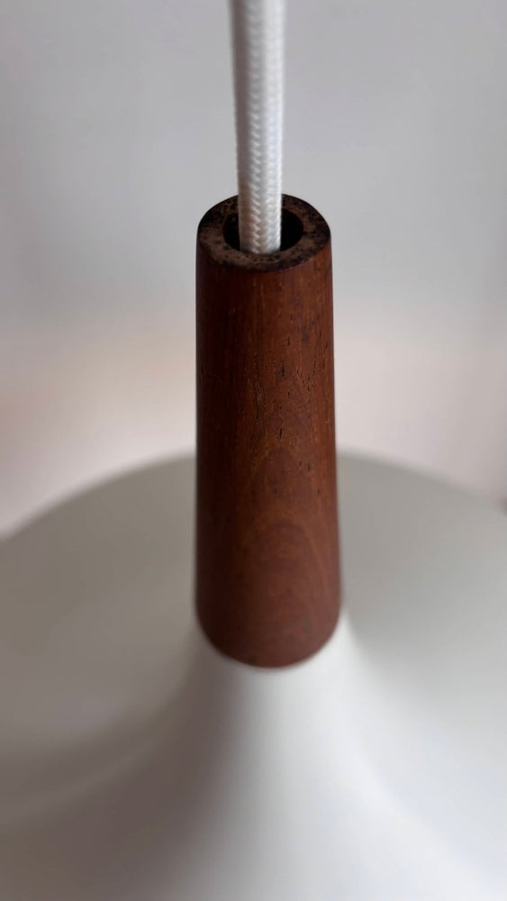 
                  
                    Vintage trompet lamp met teak - LOUI.STORE
                  
                