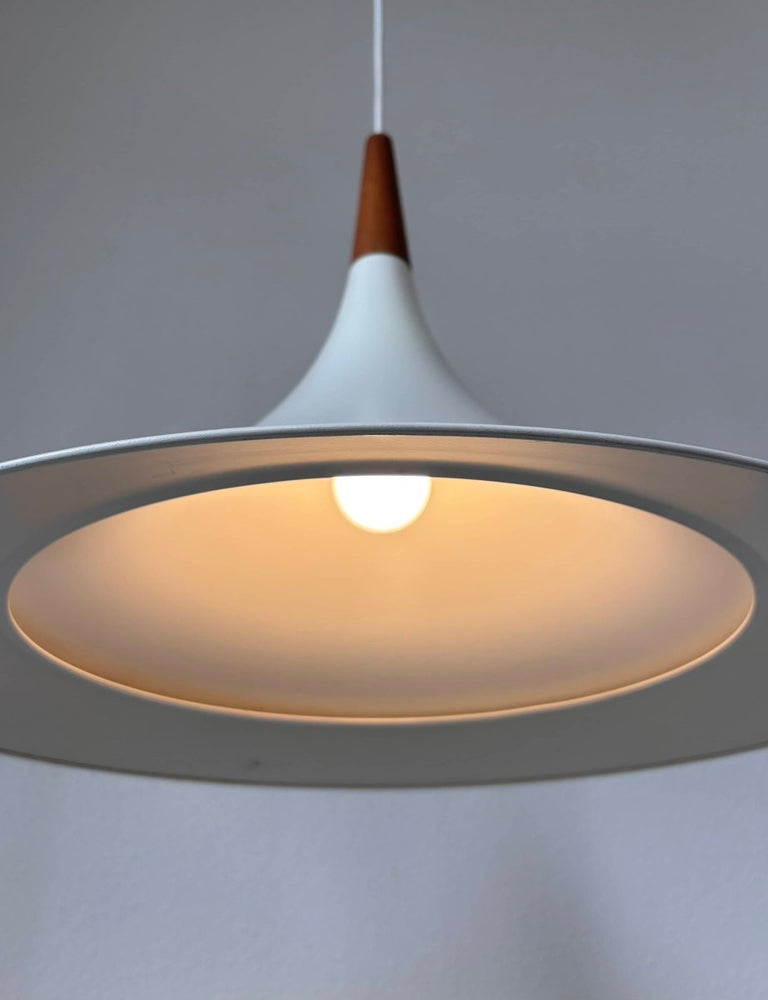 
                  
                    Vintage trompet lamp met teak - LOUI.STORE
                  
                