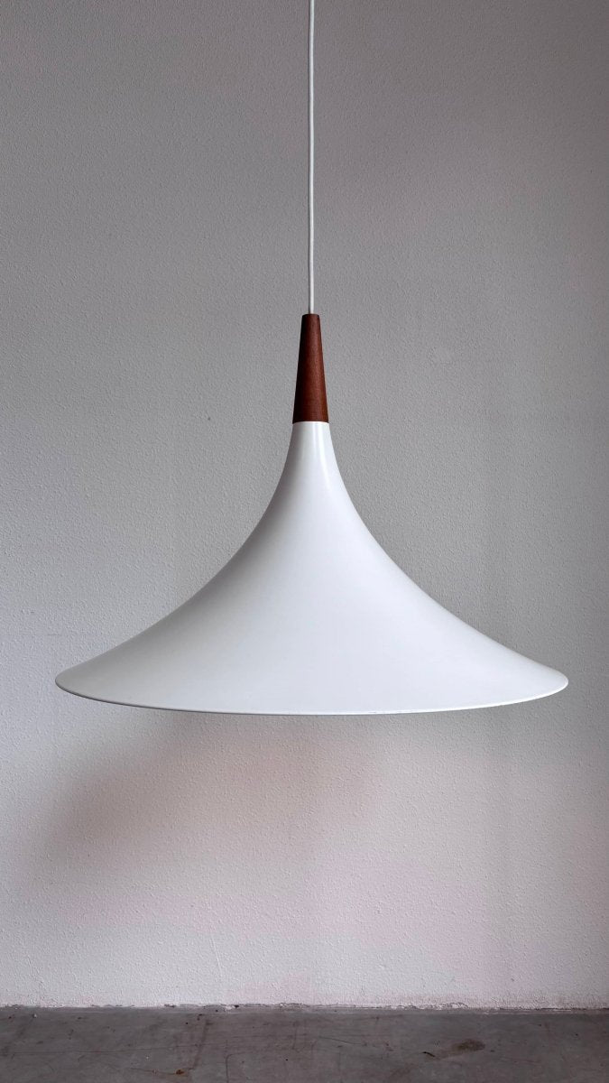 
                  
                    Vintage trompet lamp met teak - LOUI.STORE
                  
                
