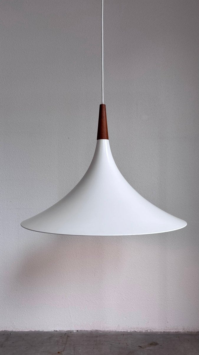 
                  
                    Vintage trompet lamp met teak - LOUI.STORE
                  
                