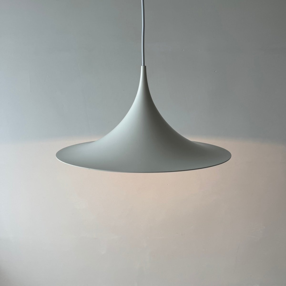
                  
                    Vintage trompetlamp wit klein - LOUI.STORE
                  
                