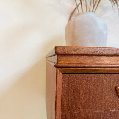 
                  
                    Vintage tweezijdig ruim bureau teak - LOUI
                  
                
