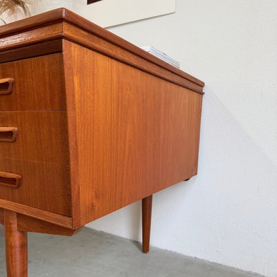 
                  
                    Vintage tweezijdig ruim bureau teak - LOUI
                  
                