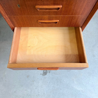 
                  
                    Vintage tweezijdig ruim bureau teak - LOUI
                  
                