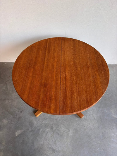 
                  
                    Vintage uitschuifbare eettafel rond - LOUI.STORE
                  
                