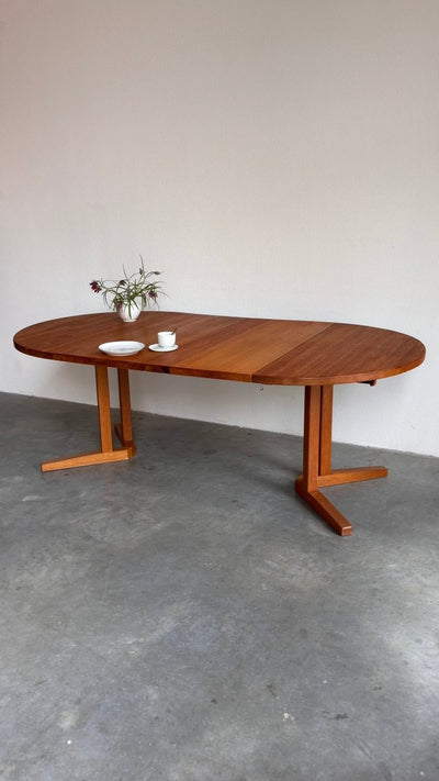 
                  
                    Vintage uitschuifbare eettafel rond - LOUI.STORE
                  
                