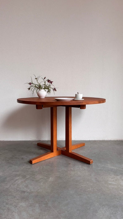 
                  
                    Vintage uitschuifbare eettafel rond - LOUI.STORE
                  
                