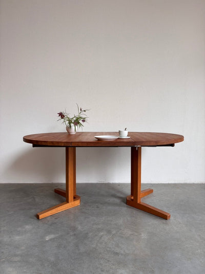 
                  
                    Vintage uitschuifbare eettafel rond - LOUI.STORE
                  
                
