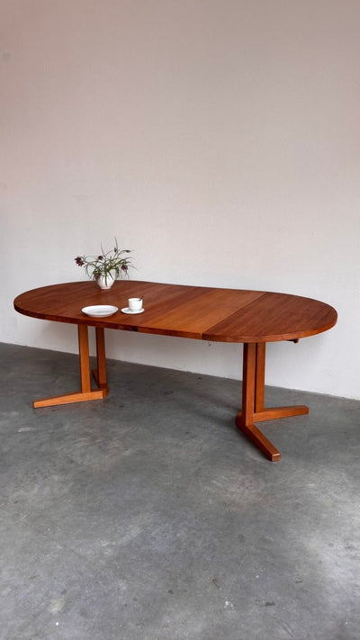 
                  
                    Vintage uitschuifbare eettafel rond - LOUI.STORE
                  
                