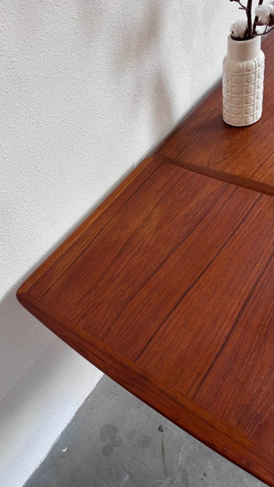 
                  
                    Vintage uitschuifbare eettafel Svend Aage Madsen - LOUI.STORE
                  
                