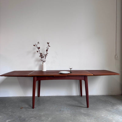 
                  
                    Vintage uitschuifbare eettafel Svend Aage Madsen - LOUI.STORE
                  
                