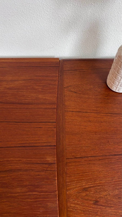 
                  
                    Vintage uitschuifbare eettafel Svend Aage Madsen - LOUI.STORE
                  
                