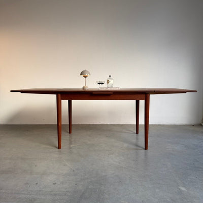 
                  
                    Vintage uitschuifbare eettafel teak-donker (125-225cm) - LOUI
                  
                
