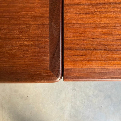 
                  
                    Vintage uitschuifbare eettafel teak-donker (125-225cm) - LOUI
                  
                