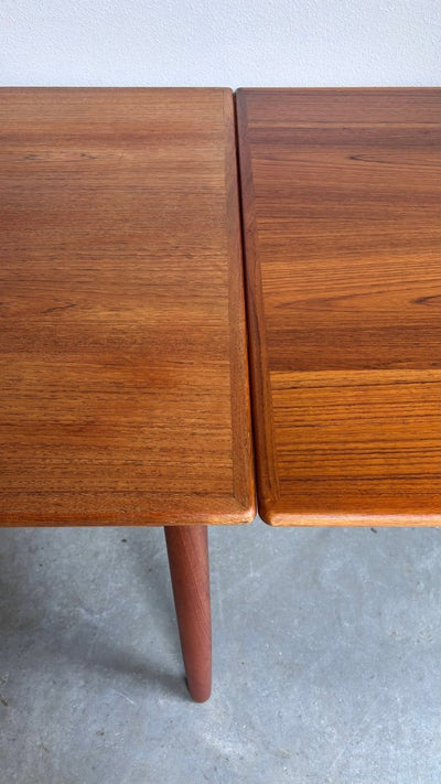 
                  
                    Vintage uitschuifbare eettafel vierkant - LOUI.STORE
                  
                