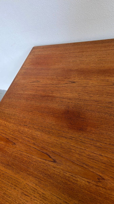 
                  
                    Vintage uitschuifbare eettafel vierkant - LOUI.STORE
                  
                