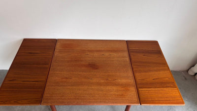 
                  
                    Vintage uitschuifbare eettafel vierkant - LOUI.STORE
                  
                