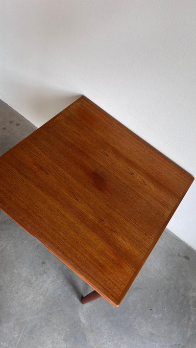 
                  
                    Vintage uitschuifbare eettafel vierkant - LOUI.STORE
                  
                