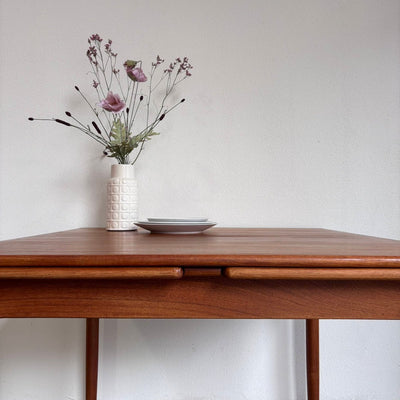 
                  
                    Vintage uitschuifbare eettafel vierkant - LOUI.STORE
                  
                