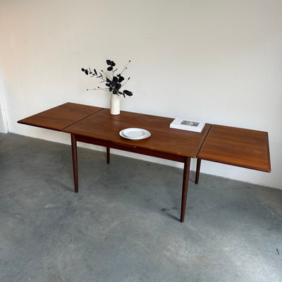 
                  
                    Vintage uitschuifbare teak eettafel 130-238cm - LOUI
                  
                