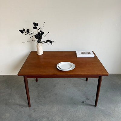 
                  
                    Vintage uitschuifbare teak eettafel 130-238cm - LOUI
                  
                