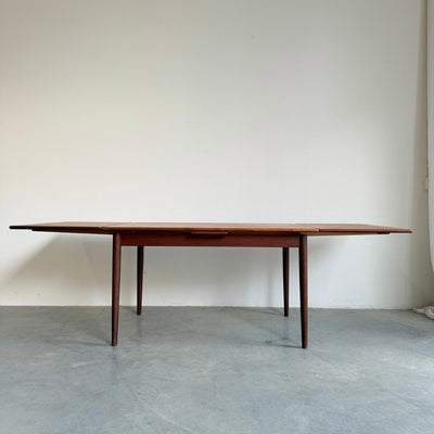 
                  
                    Vintage uitschuifbare teak eettafel 130-238cm - LOUI
                  
                