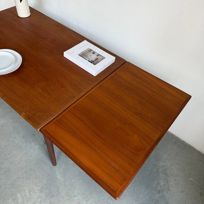 
                  
                    Vintage uitschuifbare teak eettafel 130-238cm - LOUI
                  
                