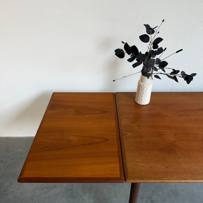 
                  
                    Vintage uitschuifbare teak eettafel 130-238cm - LOUI
                  
                