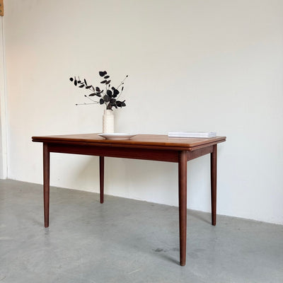 
                  
                    Vintage uitschuifbare teak eettafel 130-238cm - LOUI
                  
                