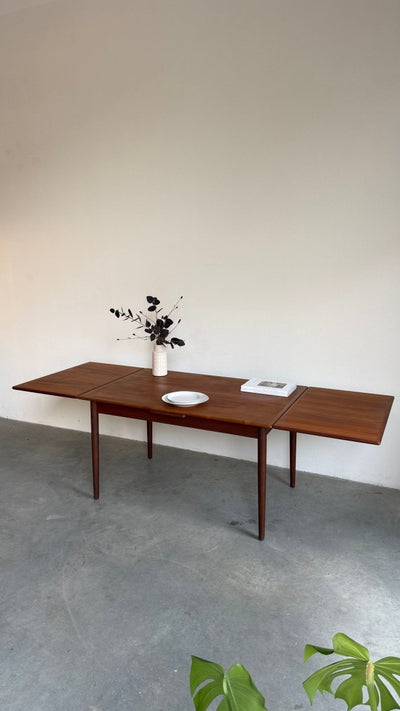 
                  
                    Vintage uitschuifbare teak eettafel 130-238cm - LOUI
                  
                