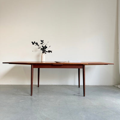 
                  
                    Vintage uitschuifbare teak eettafel 130-238cm - LOUI
                  
                