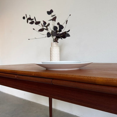 
                  
                    Vintage uitschuifbare teak eettafel 130-238cm - LOUI
                  
                