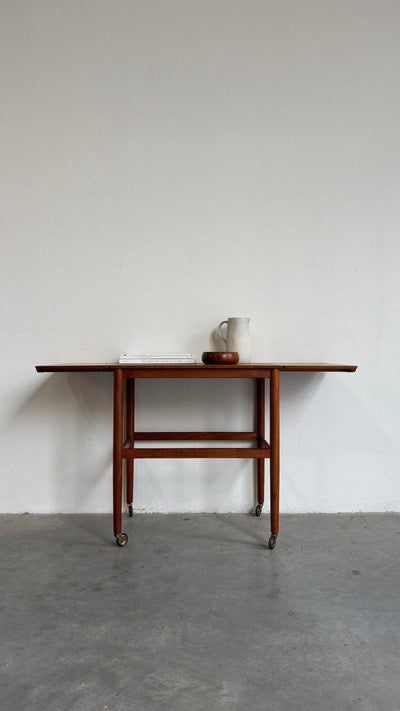 
                  
                    Vintage verlengbare trolley - bijzettafel teak - LOUI.STORE
                  
                