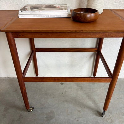 
                  
                    Vintage verlengbare trolley - bijzettafel teak - LOUI.STORE
                  
                