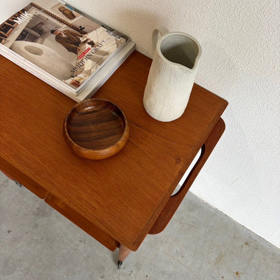 
                  
                    Vintage verlengbare trolley - bijzettafel teak - LOUI.STORE
                  
                