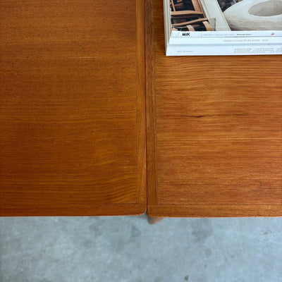 
                  
                    Vintage verlengbare trolley - bijzettafel teak - LOUI.STORE
                  
                