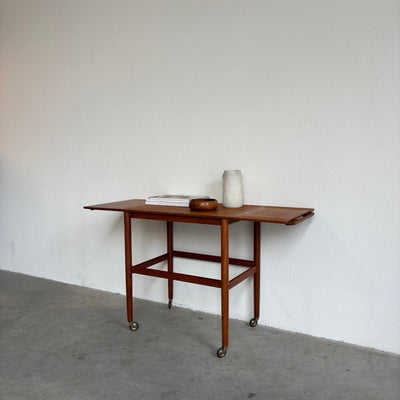 
                  
                    Vintage verlengbare trolley - bijzettafel teak - LOUI.STORE
                  
                