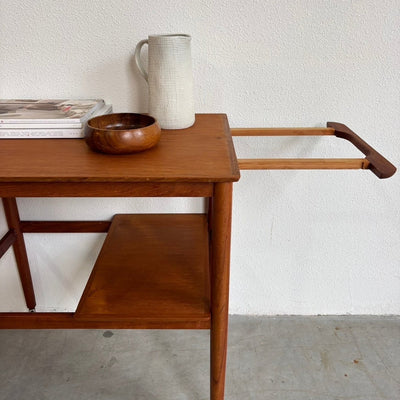 
                  
                    Vintage verlengbare trolley - bijzettafel teak - LOUI.STORE
                  
                