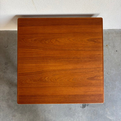 
                  
                    Vintage vierkante salontafel Vejle Stole - Møbelfabrik - LOUI.STORE
                  
                