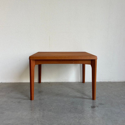 
                  
                    Vintage vierkante salontafel Vejle Stole - Møbelfabrik - LOUI.STORE
                  
                