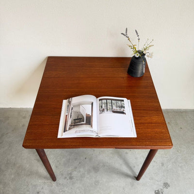 
                  
                    Vintage vierkante tafel teak - LOUI
                  
                