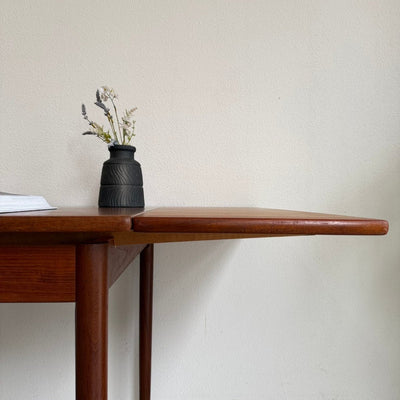 
                  
                    Vintage vierkante tafel teak - LOUI
                  
                