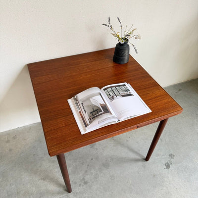 
                  
                    Vintage vierkante tafel teak - LOUI
                  
                
